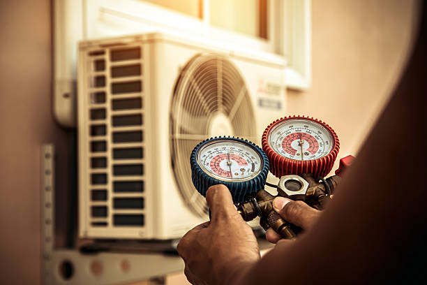Professional Ac Installation technician working in Mountain Home, TX